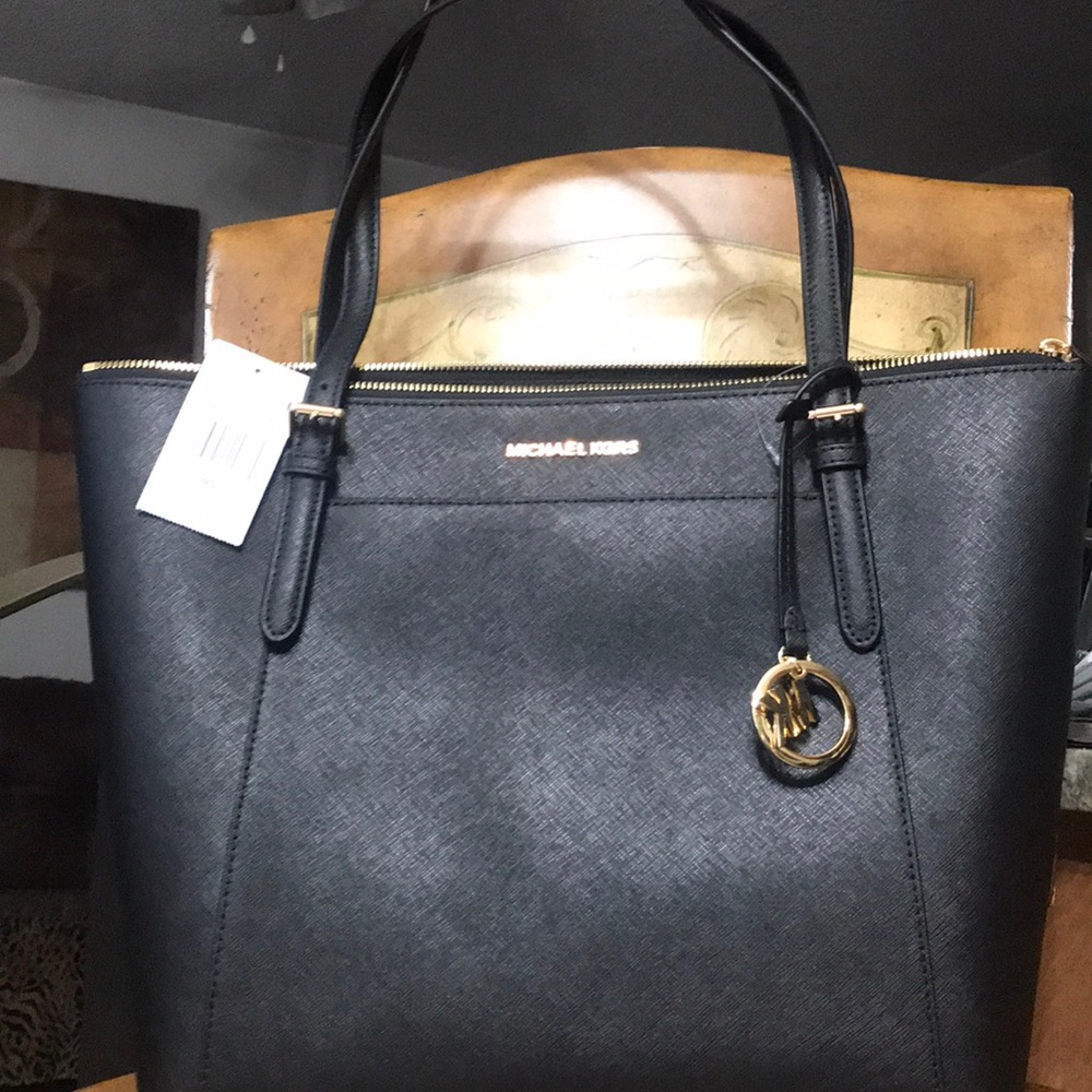 Michael kors purse still with tag 398.99